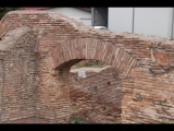 04660 ostia - regio i - insula xvi - caseggiato (i,xvi,2) - 1. raum - nordende - detail - nordwestecke - 09-2023.jpg